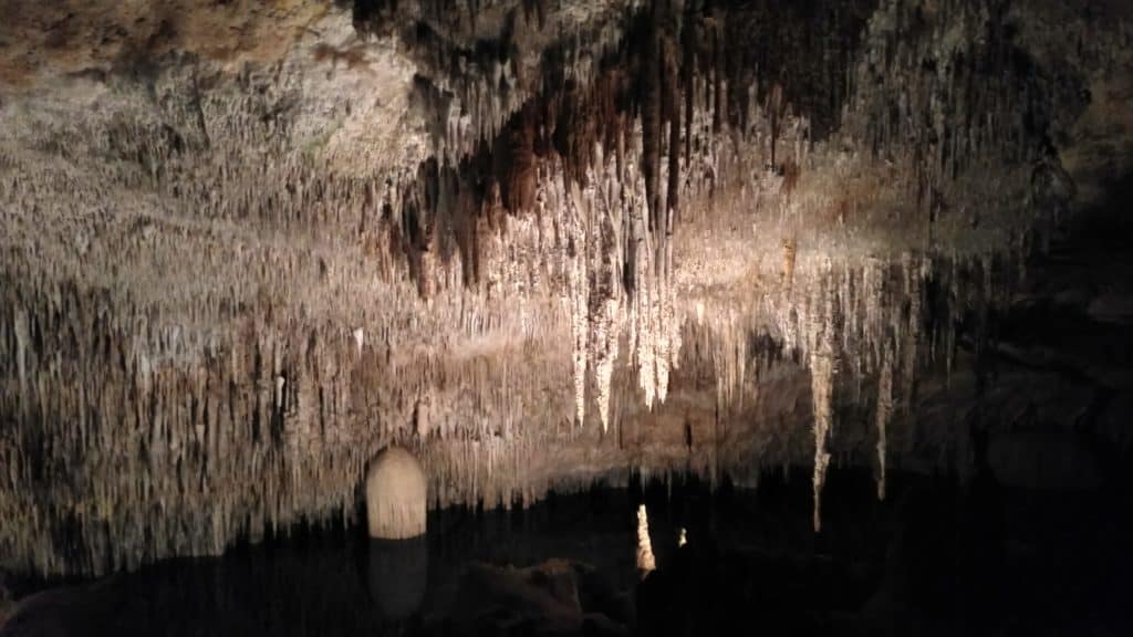 cuevas del drach stalaktyty w jaskini smoka na majorce