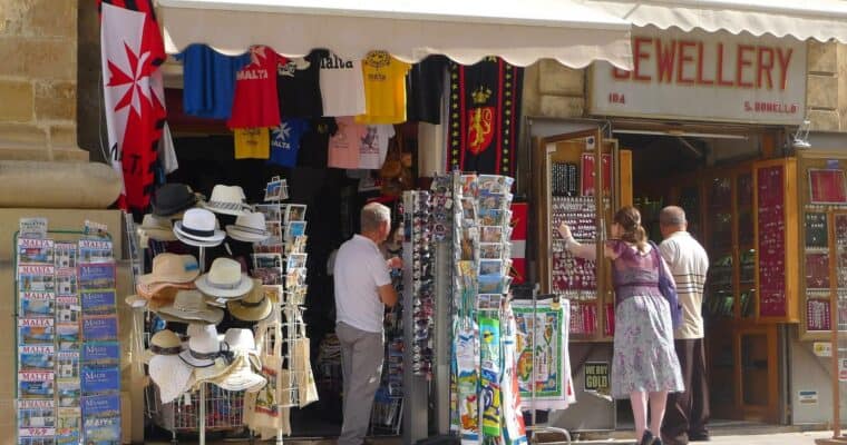 Pamiątki z Malty – co warto kupić i przywieźć z wakacji na Malcie?