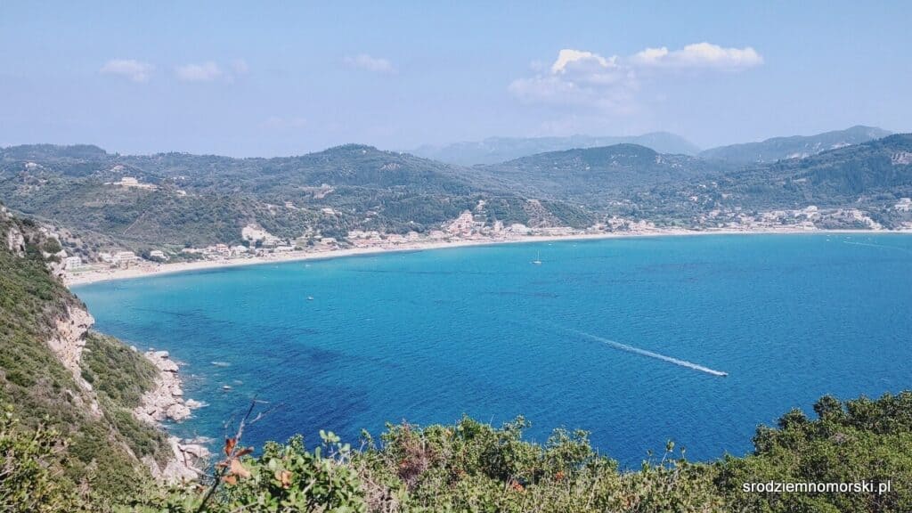 panorama na plażę Agios Georgios Pagon Korfu